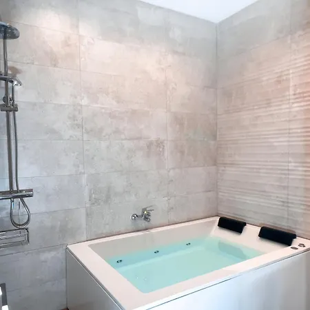 Acogedor Estudio En Triana Con Jacuzzi Y Wifi Apartment
