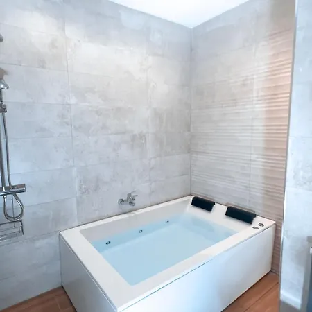 Apartment Acogedor Estudio En Triana Con Jacuzzi Y Wifi Seville