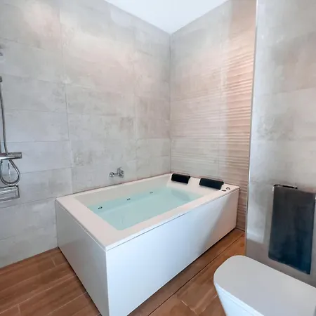 Acogedor Estudio En Triana Con Jacuzzi Y Wifi *