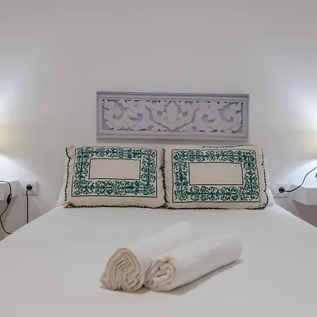 Amicorum Parking Apartment Seville