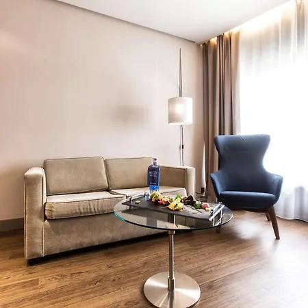 Nh Plaza De Armas Hotel 4*