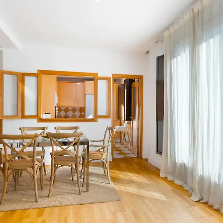 3 Bedrooms 2 Bathrooms Furnished - Triana - Great - Mintystay Apartment