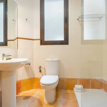 3 Bedrooms 2 Bathrooms Furnished - Triana - Great - Mintystay * Seville