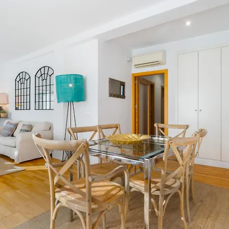 3 Bedrooms 2 Bathrooms Furnished - Triana - Great - Mintystay Seville