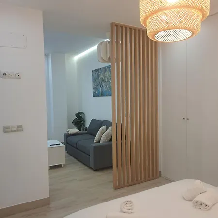 Cr