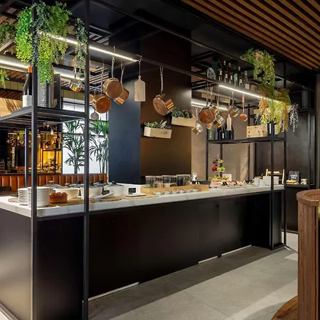 מלון Radisson Collection Hotel, Magdalena Plaza 5*