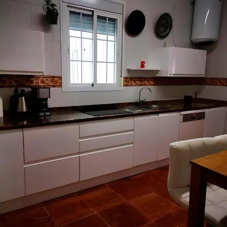 Con Jardin, Piscina Privada Y Parking