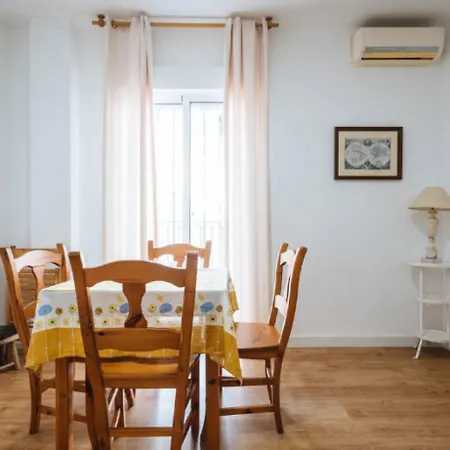 Pilsev Modern & Central, Perfect For Your * Seville