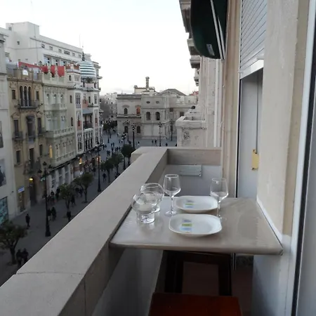 En Carrera Oficial Semana Santa Apartment Seville