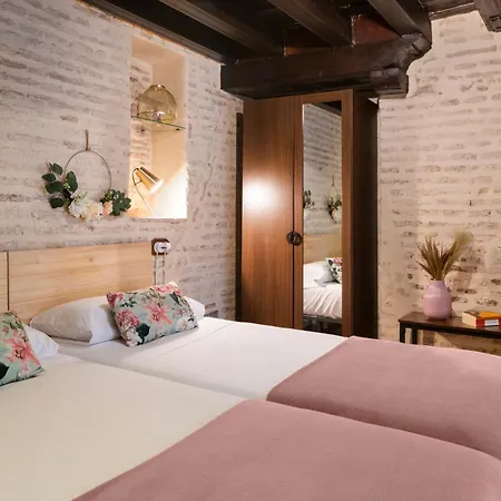 Unika Homes Hombre De Piedra Sevilla