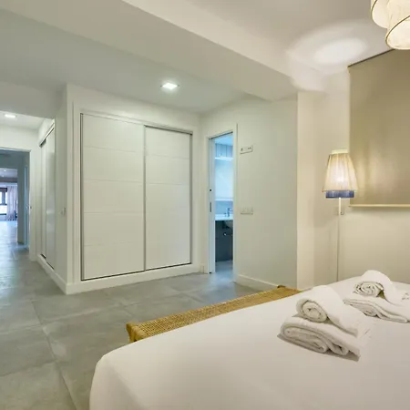 San Francisco Top-luxury, By Homing U Apartment Seville