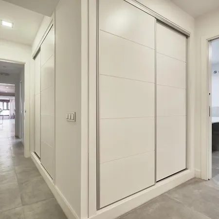San Francisco Top-luxury, By Homing U Apartment Seville