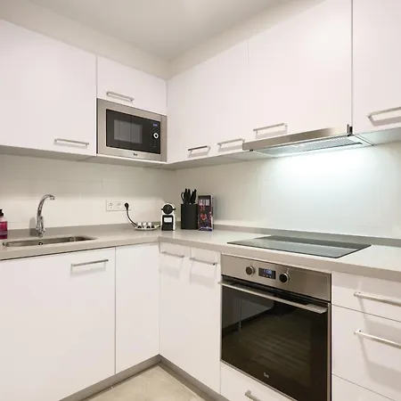 San Francisco Top-luxury, By Homing U Apartment Seville