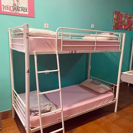 Kitsch Art Hostel *