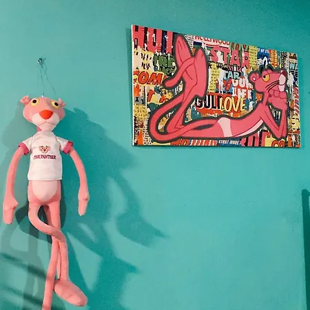 Hostel Kitsch Art *