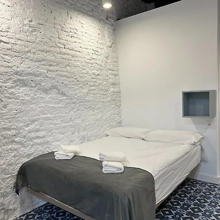 Apartment Night In Sevilla Alameda