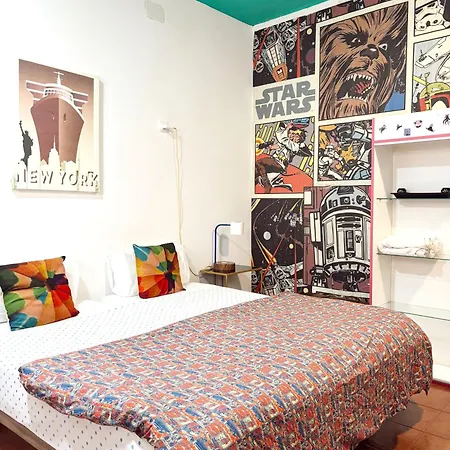 Hostel Kitsch Art *