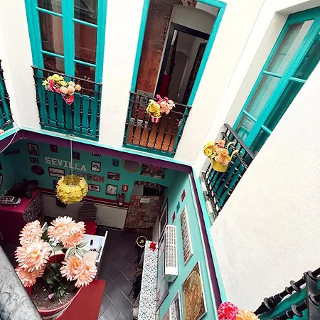 Kitsch Art Hostel Sevilla