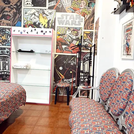 Hostel Kitsch Art