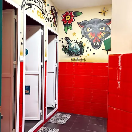 Hostel Kitsch Art