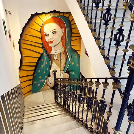 Kitsch Art Hostel Sevilla
