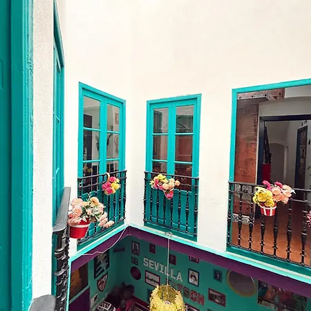 Hostel Kitsch Art