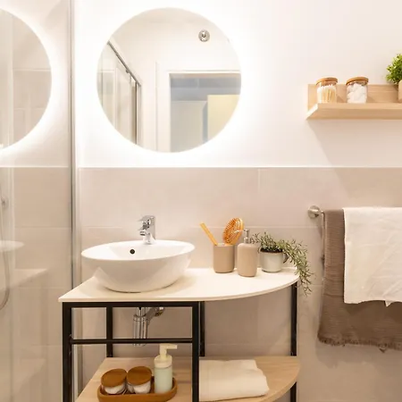Vibe La Cartuja- Adults Only Apart Otel *