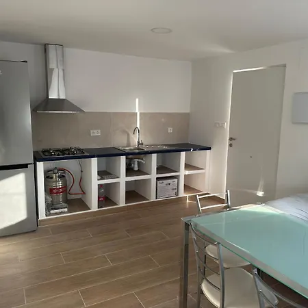 Apartment Renovated Penthouse With Terrace Next To The Metro