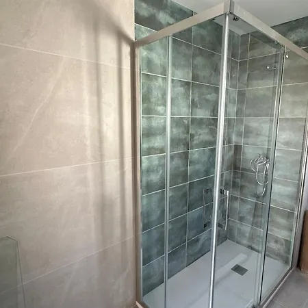 Apartment Renovated Penthouse With Terrace Next To The Metro