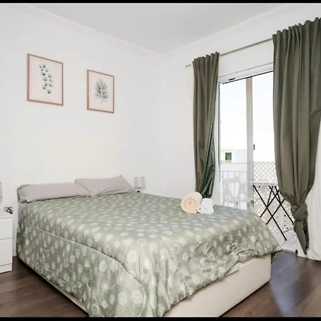Apartment Con Balcon