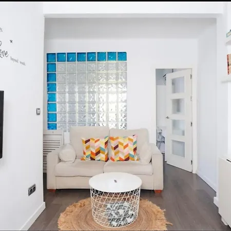 Con Balcon Apartment