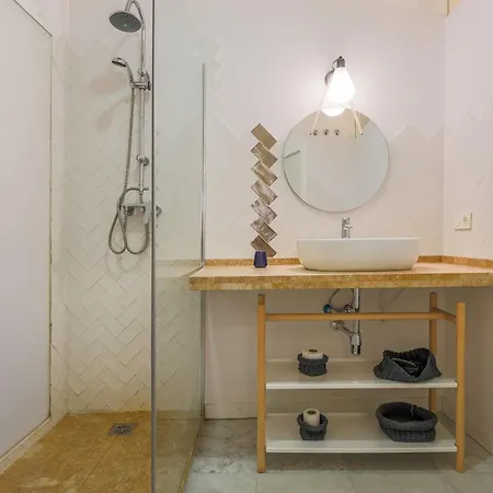 New Gorgeous 2-Bed Apt In Seville Center *