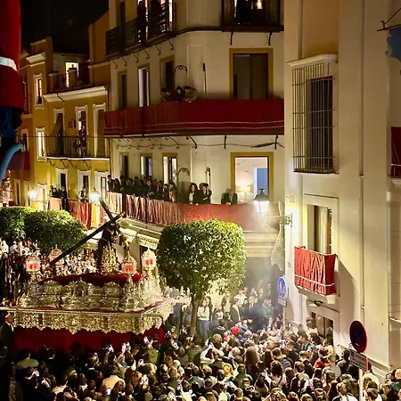 De Lujo Junto A La Catedral