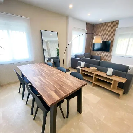 With Private Swimming Pool In * Séville