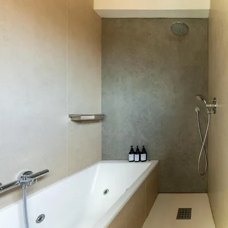Apartamento Casa Boutique San Bernardo, Con Jacuzzi Y Parking. Sevilla