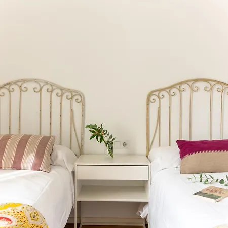Apartamento Casa Boutique San Bernardo, Con Jacuzzi Y Parking. Sevilla