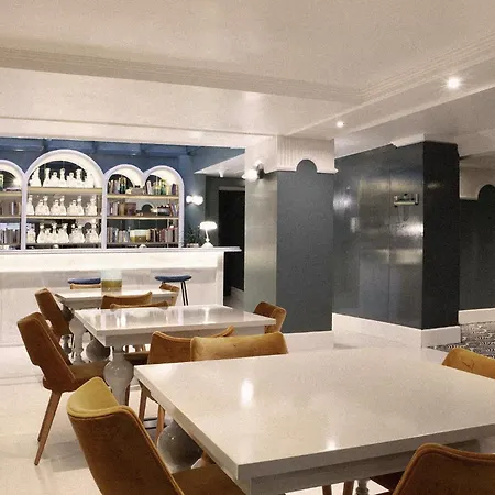 Petit Palace Puerta De Triana 3* סביליה