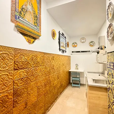 Palace House Hercules בית אירוח *