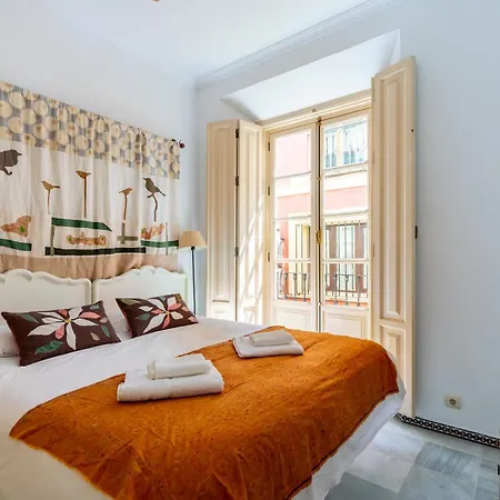 Cathedral Penthouse- Big Private Terrace- Parking Apartment