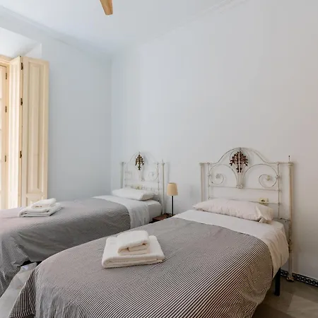 Cathedral Penthouse- Big Private Terrace- Parking Apartment *