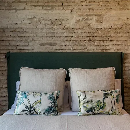 Hotel The Honest & 3*