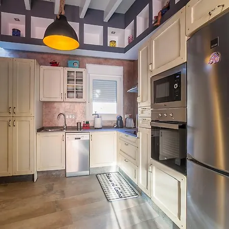 Ave César Apartman *