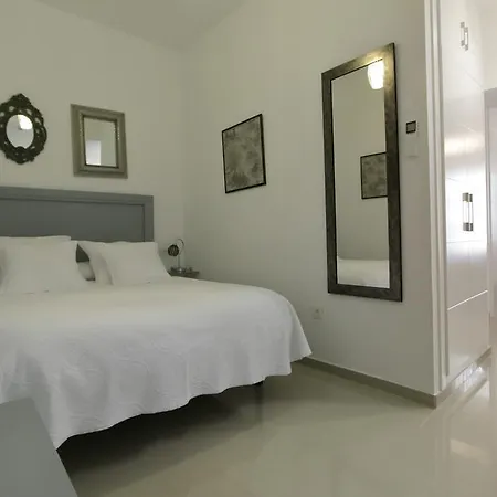 Plaza Nueva Apartment *