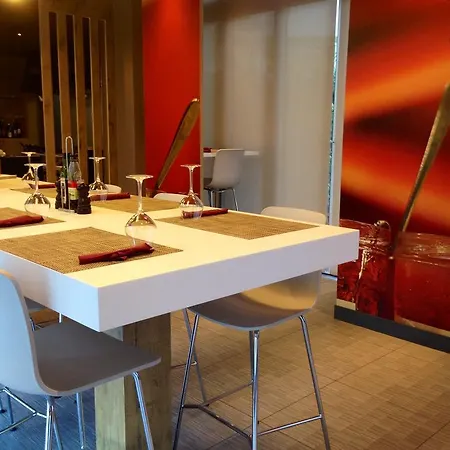 Ibis Hotel *