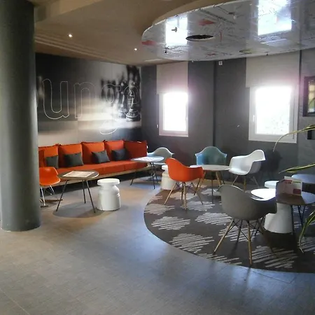 Ibis Hotel *