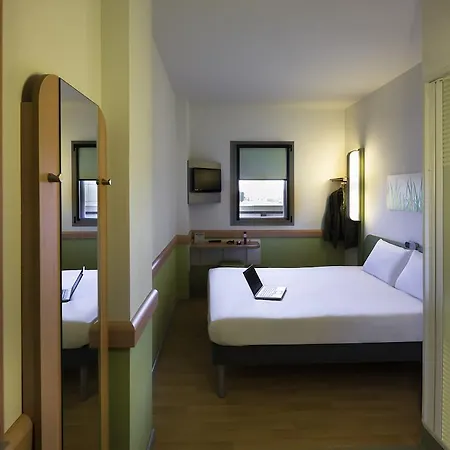 Ibis Budget Aeropuerto セビリア