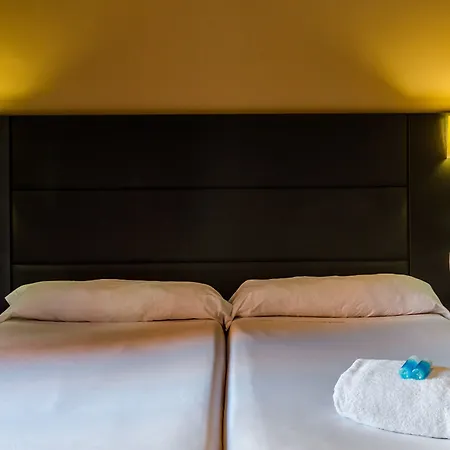 Hotel Virgen De Reyes Siviglia