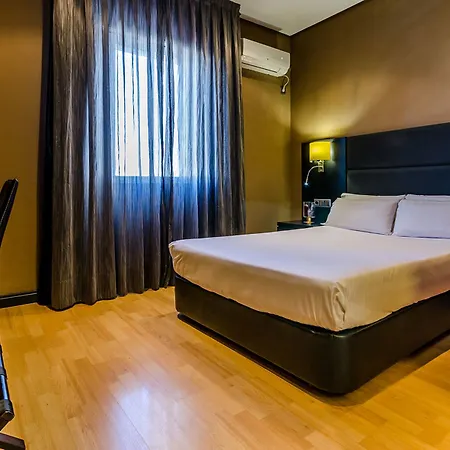 Hotel Virgen De Los Reyes 4*