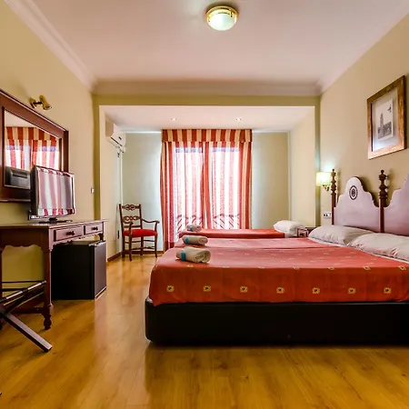 Hotel Virgen De Los Reyes 4*