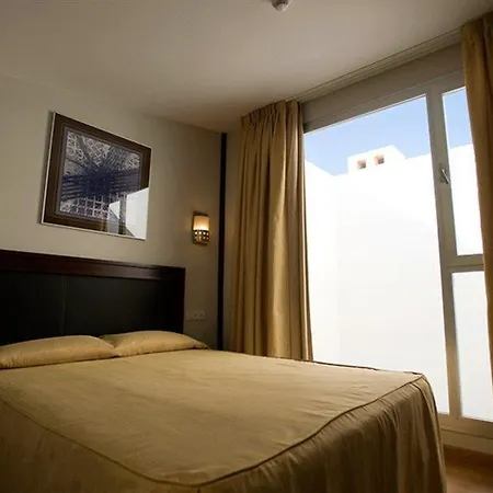 Y Dona Lola Hotel 2*